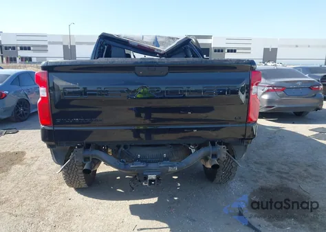 2021 Chevrolet Silverado 1500 4Wd Short Bed Lt Trail Boss z USA, uszkodzony, nr VIN 3GCPYFEL0MG303925